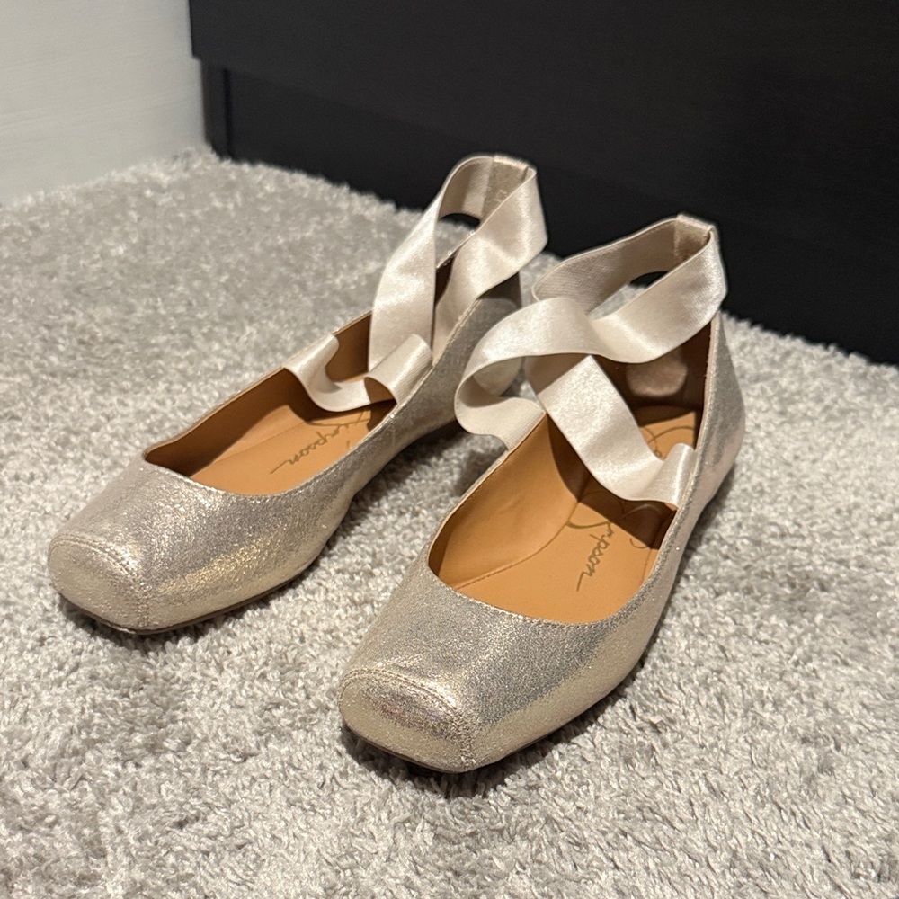 Jessica Simpson Elegant Gold Ballet Flats size 7.5